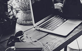 3大目标+8队围堵！曼联压哨签中场，能冲进欧冠？